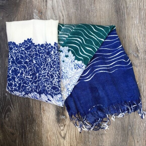 30”x70” Floral Scarf Blue/White/Green - Picture 4 of 4